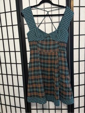 slim fit dress slacks Coeur Sports - Green/Cream Striped Dress
